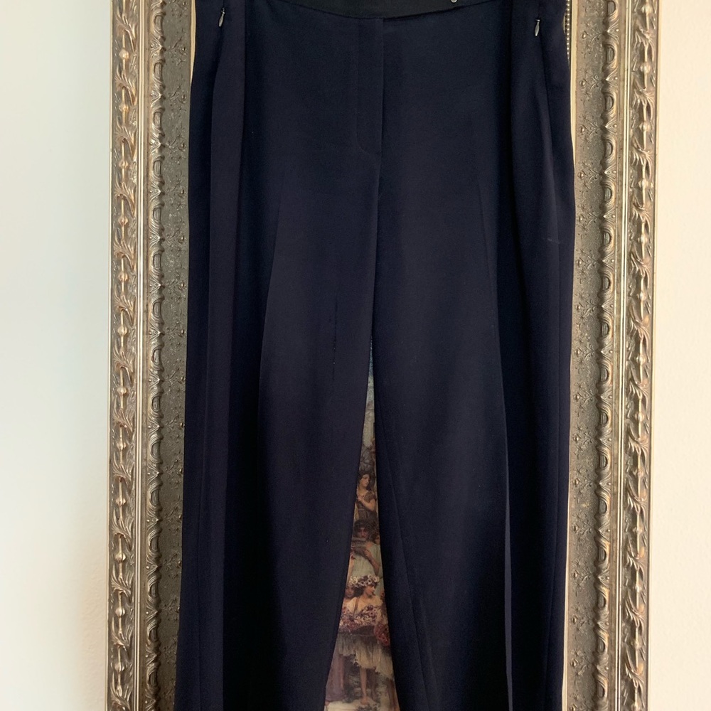 Navy Elie Tahari crop pants
